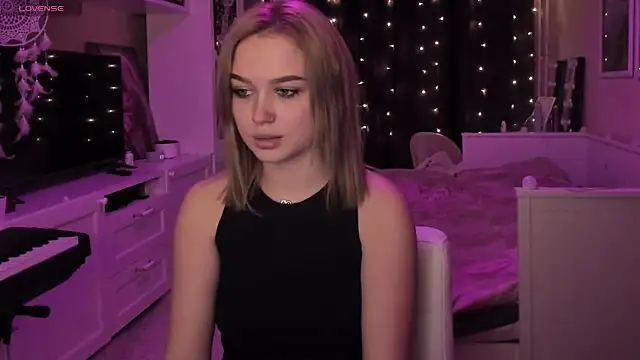 MaryDreaminess online show from 12-15-24, 04:04