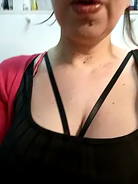 Snapshot of Dolcissima33 chatting on 02-19-25, 08:12 Dolcissima33 online show from 02-19-25, 08:12