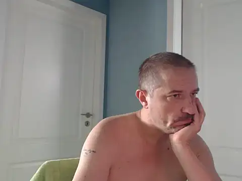 Snapshot of MisterFaithRO chatting on 06-13-26, 11:08 MisterFaithRO online show from 06-13-26, 11:08