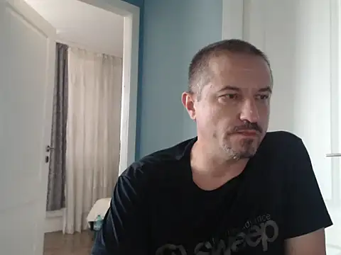 Snapshot of MisterFaithRO chatting on 06-15-26, 10:28 MisterFaithRO online show from 06-15-26, 10:28
