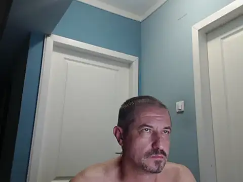 Snapshot of MisterFaithRO chatting on 06-18-26, 10:03 MisterFaithRO online show from 06-18-26, 10:03