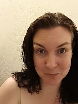 Snapshot of DesreRose chatting on 06-04-26, 05:08 DesreRose online show from 06-04-26, 05:08