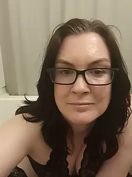 Snapshot of DesreRose chatting on 06-15-26, 12:35 DesreRose online show from 06-15-26, 12:35
