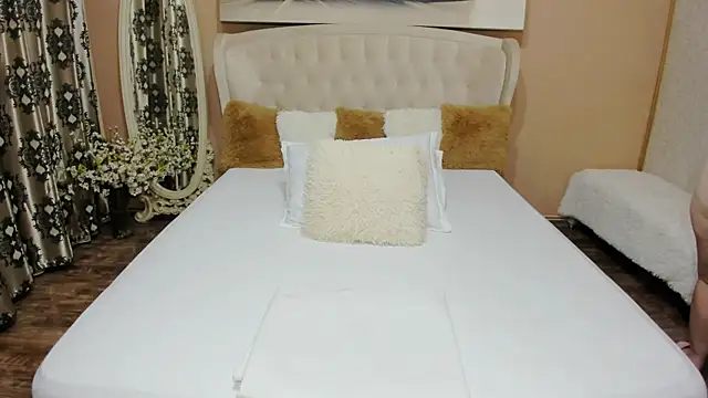 AnneRainn online show from 10-19-25, 07:14