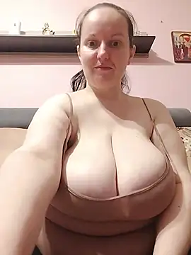Snapshot of BustyLadyAlma chatting on 07-17-26, 07:37 BustyLadyAlma online show from 07-17-26, 07:37