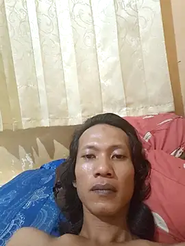 Snapshot of glen077 chatting on 11-15-25, 10:34 glen077 online show from 11-15-25, 10:34