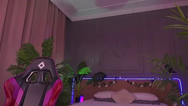 Snapshot of Devilinee chatting on 02-27-25, 10:15 Devilinee online show from 02-27-25, 10:15