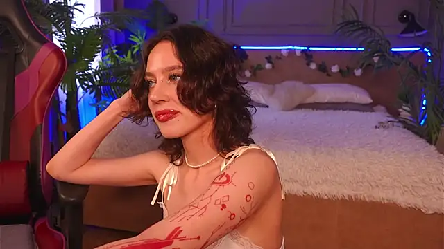 Snapshot of Devilinee chatting on 09-18-25, 06:48 Devilinee online show from 09-18-25, 06:48