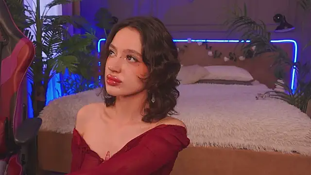 Snapshot of Devilinee chatting on 09-19-25, 06:37 Devilinee online show from 09-19-25, 06:37