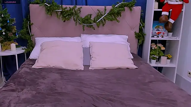 Janie JJ Curvie online show from 12-22-25, 02:41