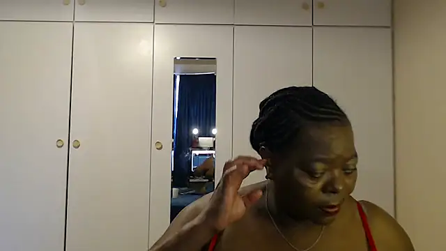 Snapshot of MatureBoobsDiva chatting on 10-15-25, 02:39 MatureBoobsDiva online show from 10-15-25, 02:39