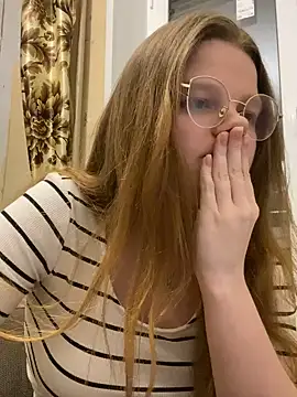 Snapshot of -MimmiLissa- chatting on 01-19-25, 04:54 -MimmiLissa- online show from 01-19-25, 04:54