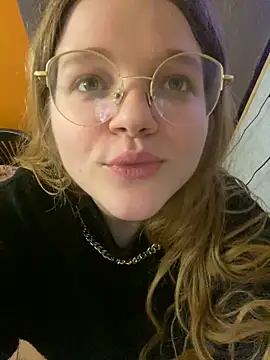 Snapshot of -MimmiLissa- chatting on 10-26-25, 02:01 -MimmiLissa- online show from 10-26-25, 02:01