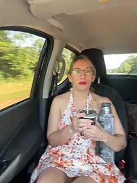 Gatitacarlita online show from 11-28-25, 12:30