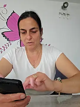 IsabelleCraft online show from 11-25-25, 10:04