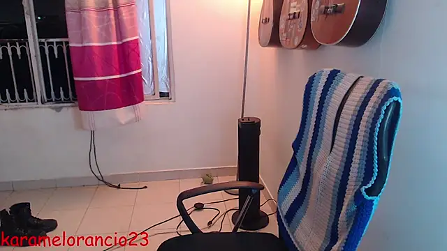 Snapshot of Smoke_trip_Alicia chatting on 10-04-25, 03:37 Smoke trip Alicia online show from 10-04-25, 03:37