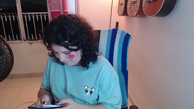 Snapshot of Smoke_trip_Alicia chatting on 10-11-25, 04:12 Smoke trip Alicia online show from 10-11-25, 04:12