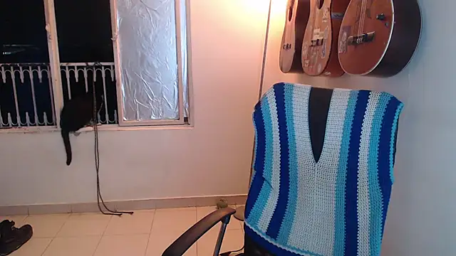 Snapshot of Smoke_trip_Alicia chatting on 10-15-25, 04:45 Smoke trip Alicia online show from 10-15-25, 04:45