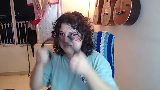 Snapshot of Smoke_trip_Alicia chatting on 10-16-25, 03:40 Smoke trip Alicia online show from 10-16-25, 03:40