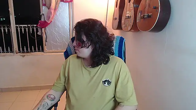 Snapshot of Smoke_trip_Alicia chatting on 10-19-25, 03:40 Smoke trip Alicia online show from 10-19-25, 03:40