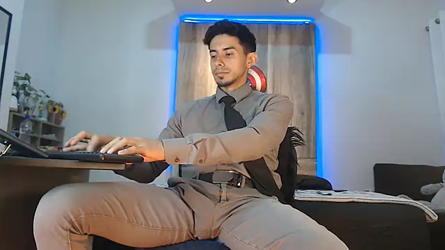 Andrew 4  online show from 11-11-25, 02:33