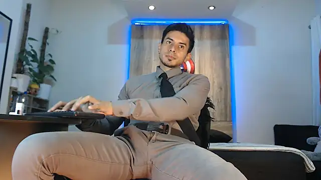 Andrew 4  online show from 03-12-26, 01:45