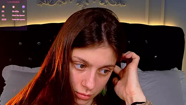 Eille Elfie online show from 11-19-25, 06:13