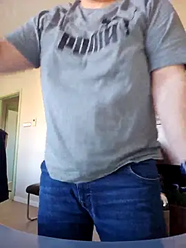 Snapshot of Andrew1900529 chatting on 02-21-25, 01:22 Andrew1900529 online show from 02-21-25, 01:22