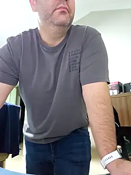 Andrew1900529 online show from 12-18-25, 05:35