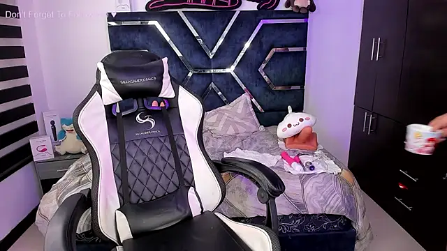 Snapshot of Student_of_Bdsm chatting on 02-18-25, 07:09 Student of Bdsm online show from 02-18-25, 07:09