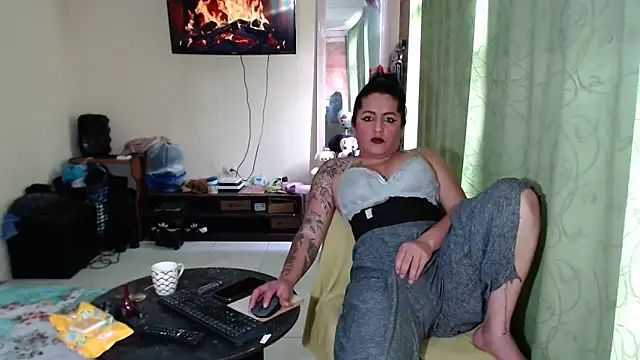 Sashaferrari2000 online show from 04-12-26, 06:02