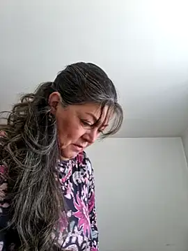 emma tour online show from 02-21-25, 03:21