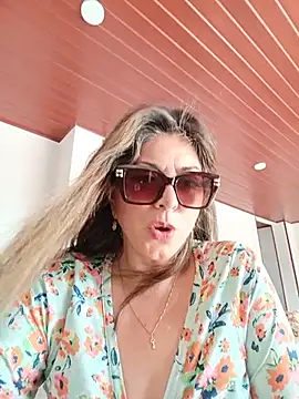 Snapshot of emma_tour chatting on 07-18-26, 02:54 emma tour online show from 07-18-26, 02:54