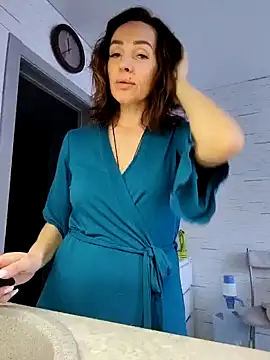 Snapshot of EvaXOAir chatting on 12-17-24, 04:34 EvaXOAir online show from 12-17-24, 04:34