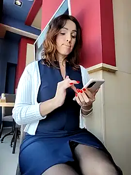 Snapshot of EvaXOAir chatting on 02-14-25, 06:34 EvaXOAir online show from 02-14-25, 06:34