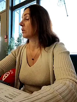 Snapshot of EvaXOAir chatting on 02-26-25, 04:58 EvaXOAir online show from 02-26-25, 04:58