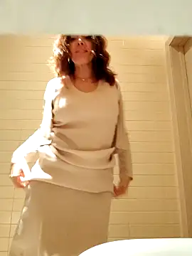 Snapshot of EvaXOAir chatting on 03-10-25, 08:26 EvaXOAir online show from 03-10-25, 08:26