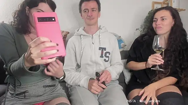 Snapshot of Foxy_c chatting on 09-24-25, 07:17 Foxy c online show from 09-24-25, 07:17