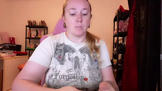 kisicaxx online show from 10-29-25, 05:58