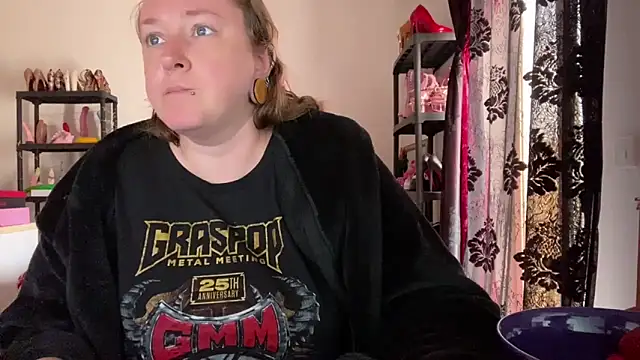 kisicaxx online show from 04-12-26, 01:38