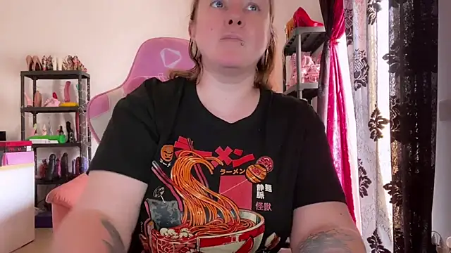 Snapshot of kisicaxx chatting on 05-06-26, 01:49 kisicaxx online show from 05-06-26, 01:49