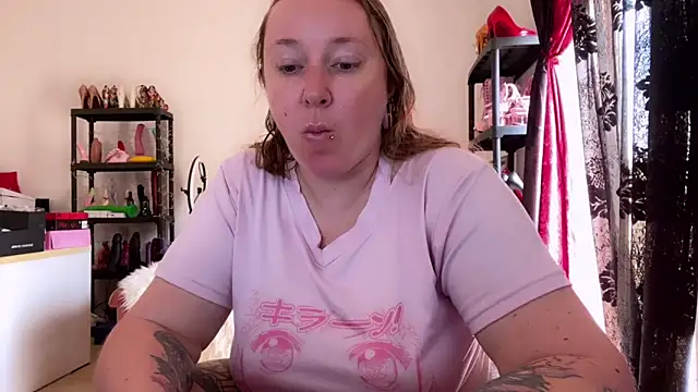 Snapshot of kisicaxx chatting on 05-12-26, 08:55 kisicaxx online show from 05-12-26, 08:55