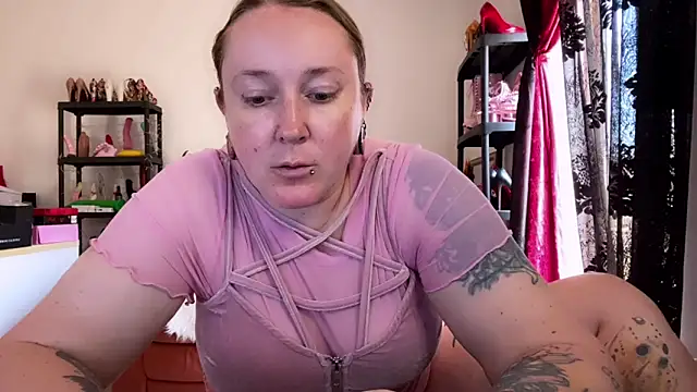 Snapshot of kisicaxx chatting on 05-16-26, 11:42 kisicaxx online show from 05-16-26, 11:42