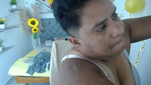 hotlesby4uxxx online show from 09-15-25, 07:03