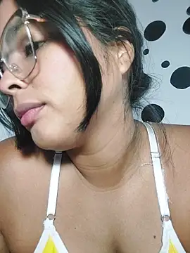 Snapshot of missmelissa_ chatting on 04-19-26, 02:11 missmelissa online show from 04-19-26, 02:11