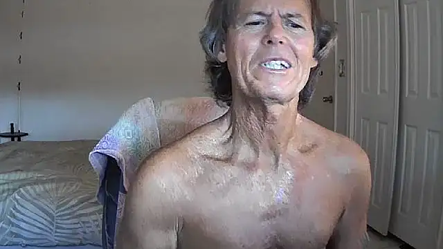 Snapshot of nakeedcowboi65 chatting on 06-12-26, 11:25 nakeedcowboi65 online show from 06-12-26, 11:25