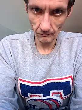 Snapshot of maciej chatting on 07-25-26, 07:39 maciej online show from 07-25-26, 07:39