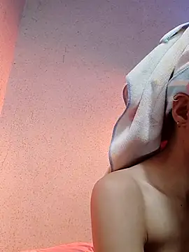 QueenSoreal online show from 02-16-25, 01:38