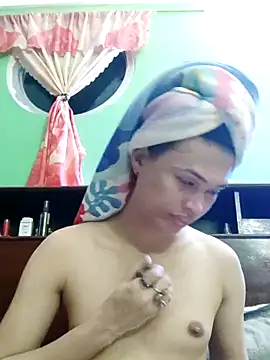 QueenSoreal online show from 10-22-25, 04:07