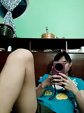 Snapshot of QueenSoreal chatting on 04-22-26, 01:45 QueenSoreal online show from 04-22-26, 01:45